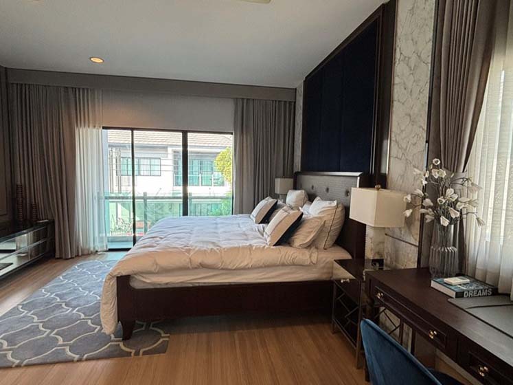 House with Shared Pool in Bangnatrad 
